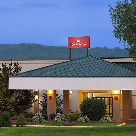 Ramada By Wyndham Cortland Hotel & Conference Center Exterior foto