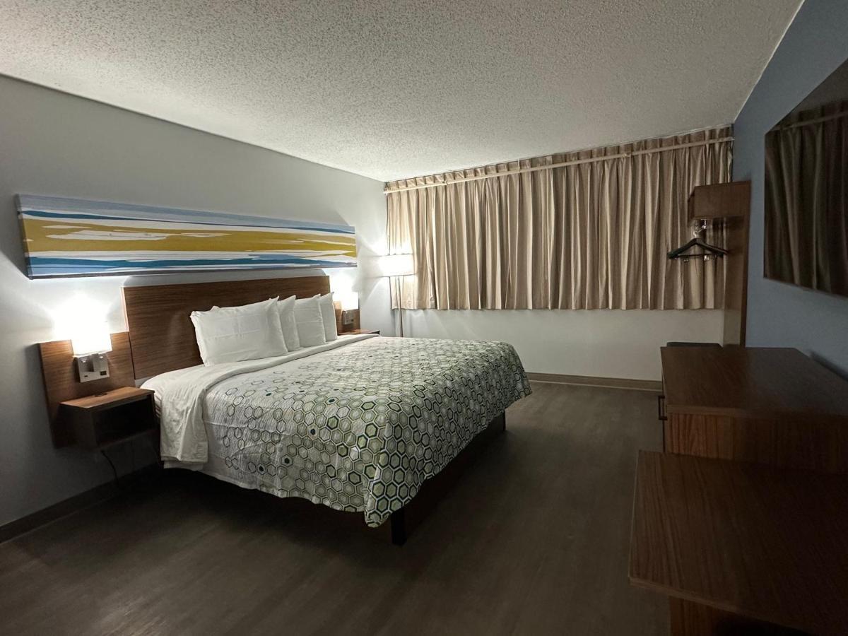 Ramada By Wyndham Cortland Hotel & Conference Center Exterior foto