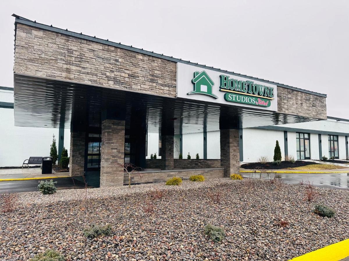 Ramada By Wyndham Cortland Hotel & Conference Center Exterior foto