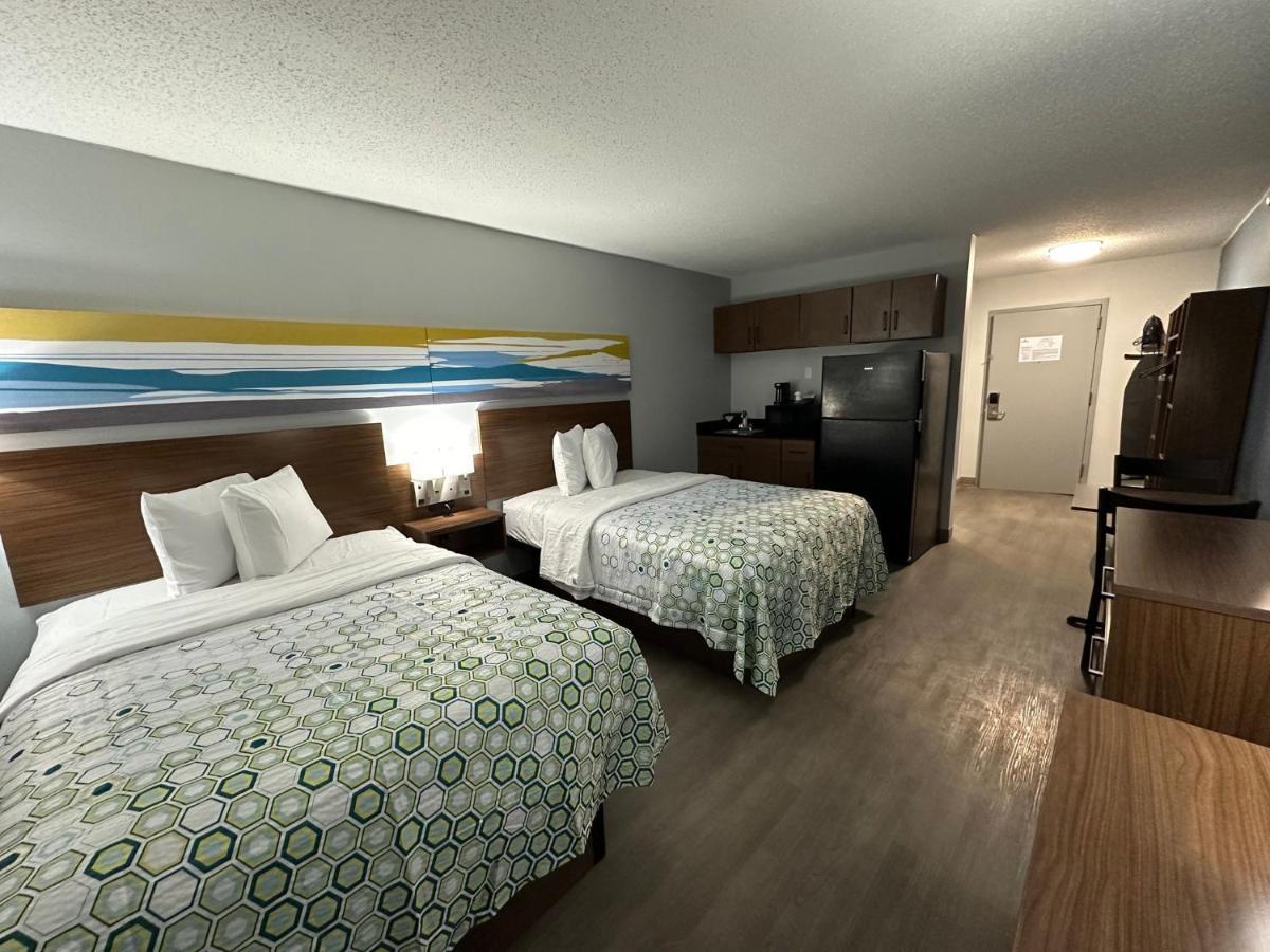 Ramada By Wyndham Cortland Hotel & Conference Center Exterior foto